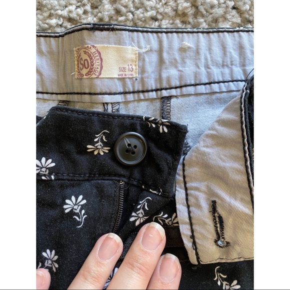 Daisy shorts. - Picture 3 of 7